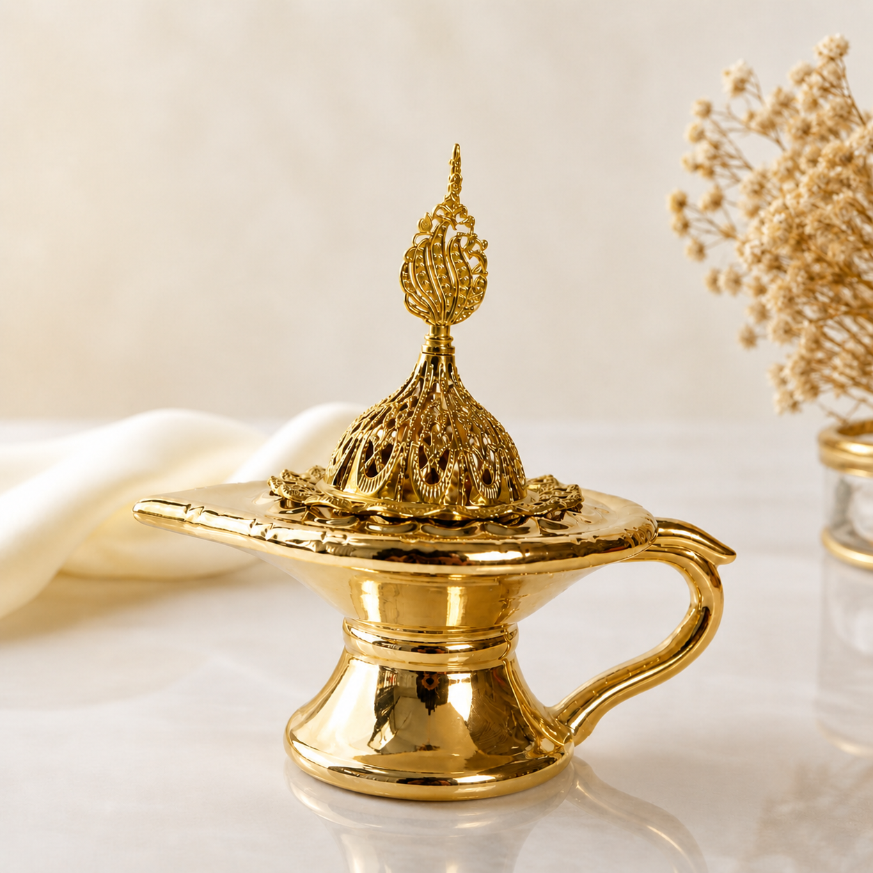 Luxe gouden incense burner voor geur en interieur