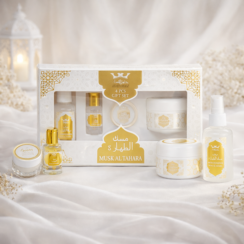 Witte Musk cadeauset met parfum olie, body crème, talkpoeder en bodyspray op zachte luxe achtergrond