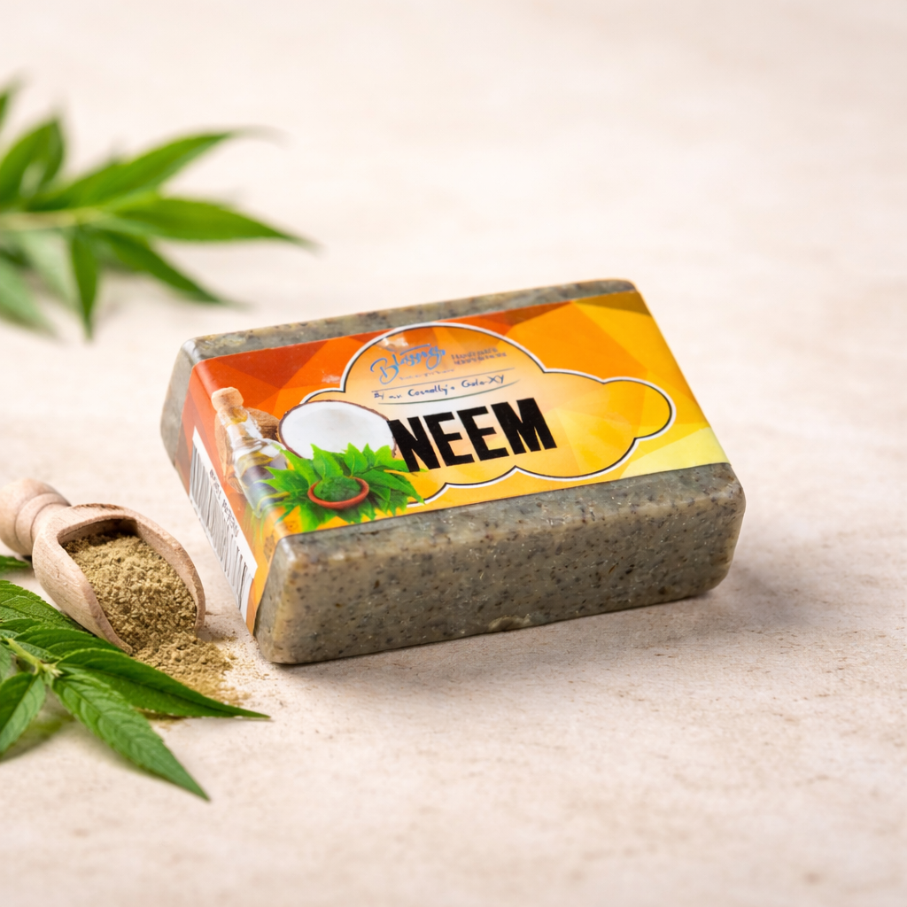 Natuurlijke neem zeep met lichte scrub en neem bladeren voor huidreiniging